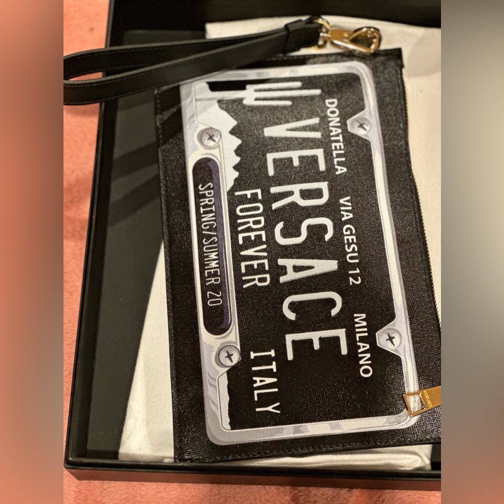 NEW VERSACE Black Leather WHITE LICENSE PLATE LOGO Wristlet CLUTCH BAG NIB